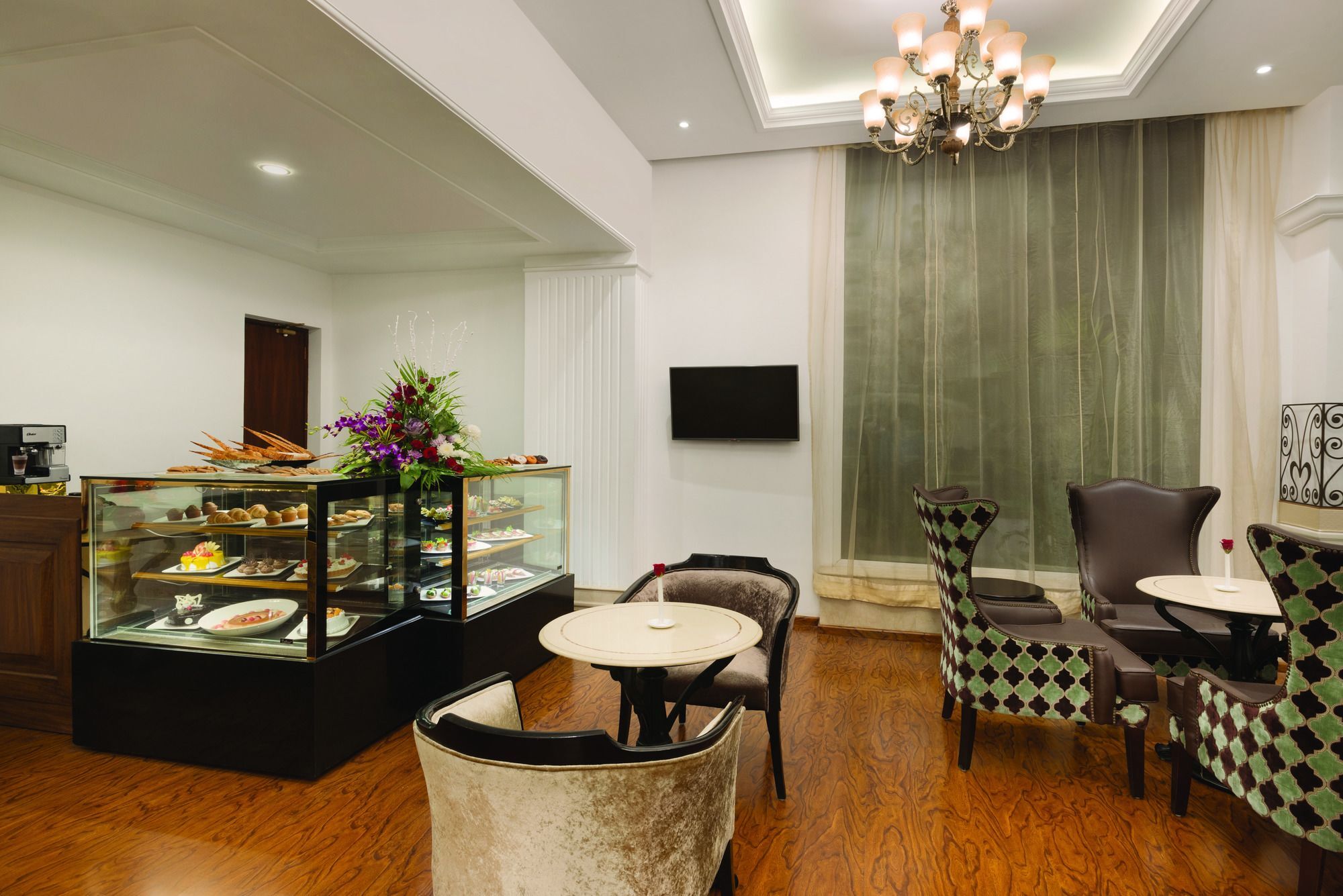 Hotel Ramada Plaza By Wyndham, Chandigarh 4*